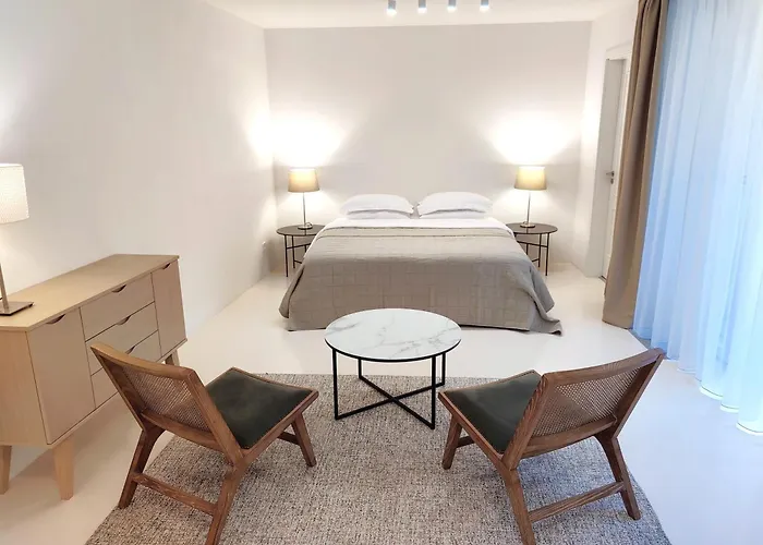 דירה With Private Courtyard *