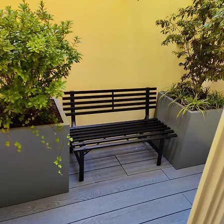 With Private Courtyard Apartamento Praga
