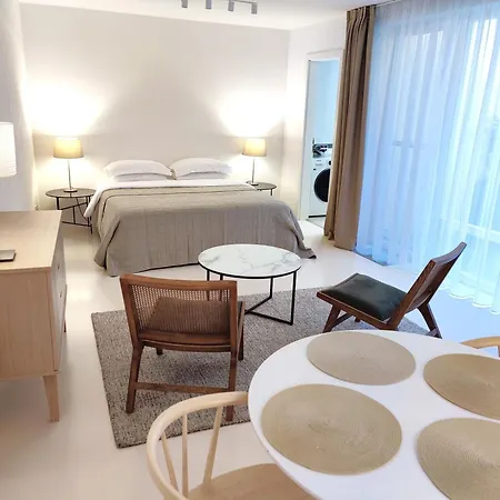 アパート With Private Courtyard *