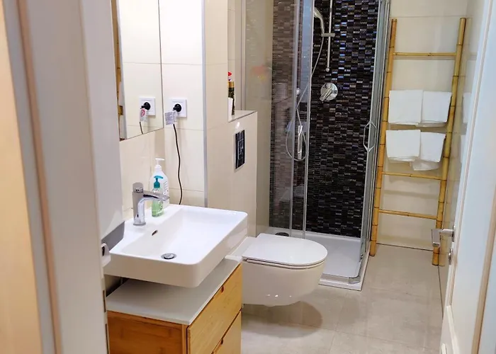 Lägenhet With Private Courtyard Prag