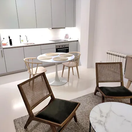 With Private Courtyard Apartamento Praga